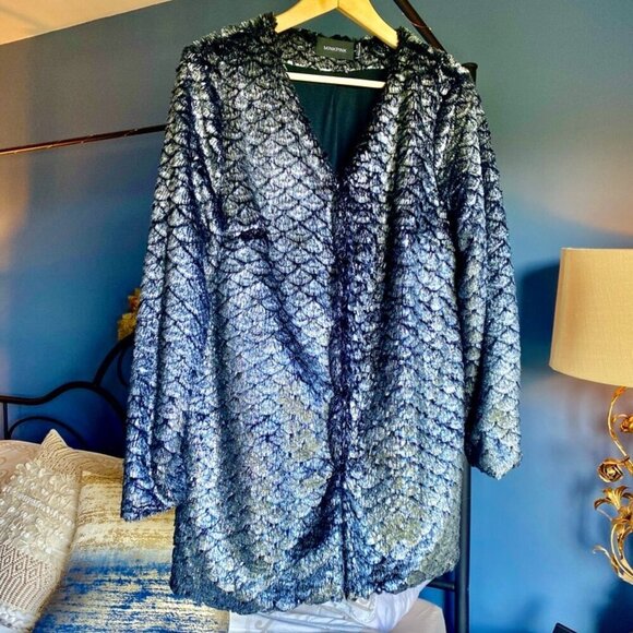 Stunning Minkpink Silver and Black Shimmery Mermaid Scales Fuzzy Jacket - Picture 2 of 12